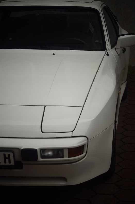 a-cropped-image-of-a-vintage-white-porsche-to-represent-the-vibes-sans-clothing-anjes-design