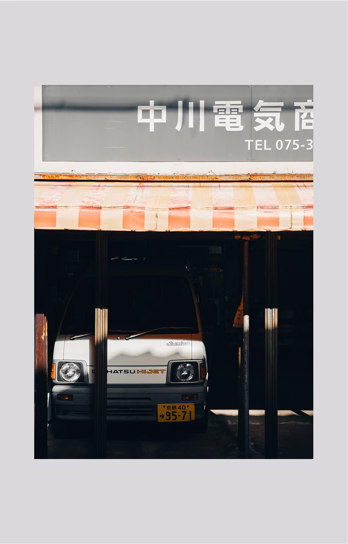 a-photo-of-a-japanese-mini-truck-parked-in-a-garage-sans-clothing-anjes-design